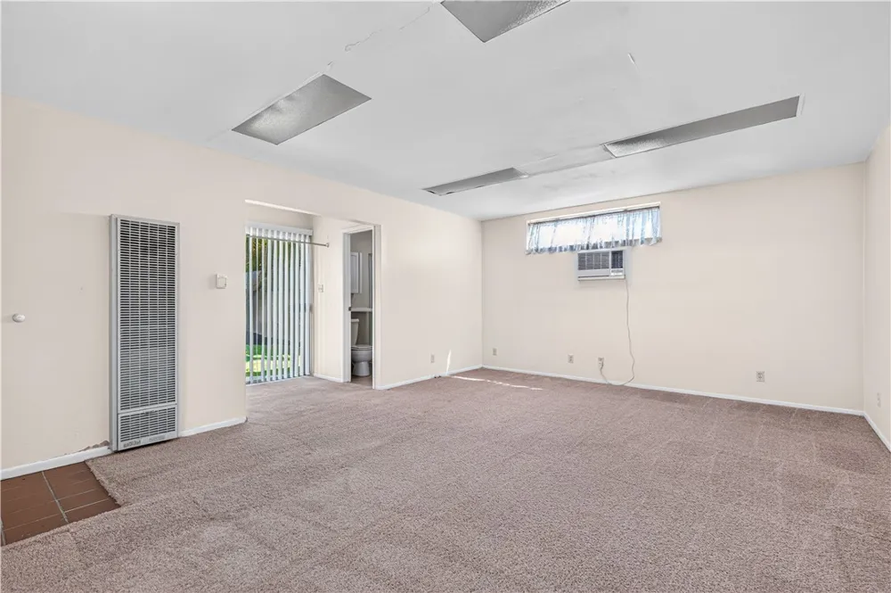 4950 Garden Grove Tarzana, CA 91356