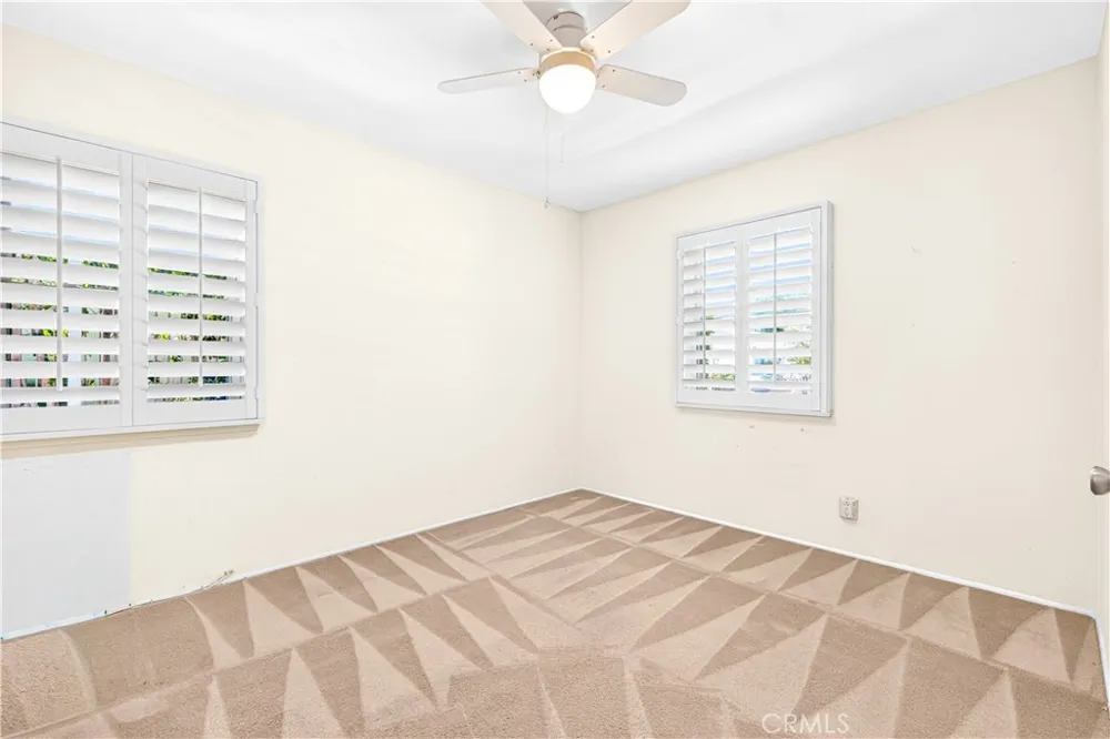 4950 Garden Grove Tarzana, CA 91356
