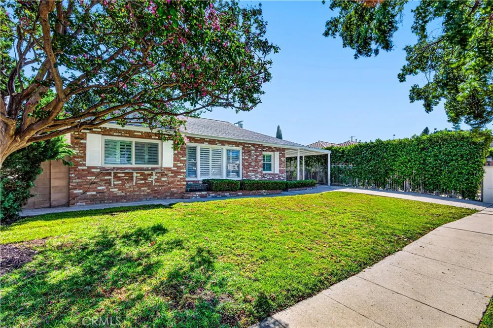 4950 Garden Grove Tarzana, CA 91356