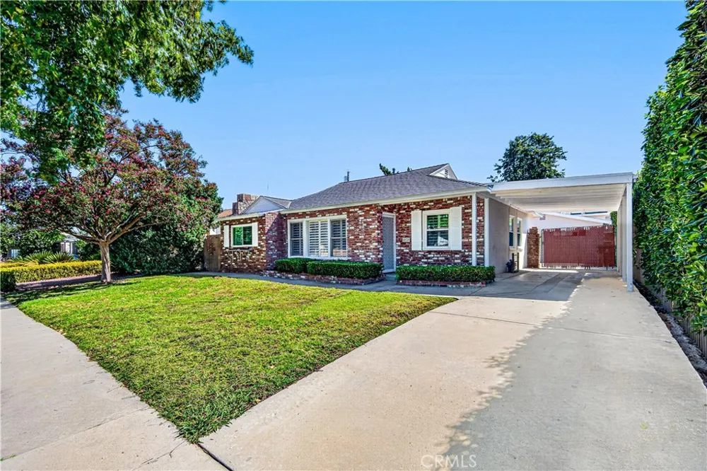 4950 Garden Grove Tarzana, CA 91356