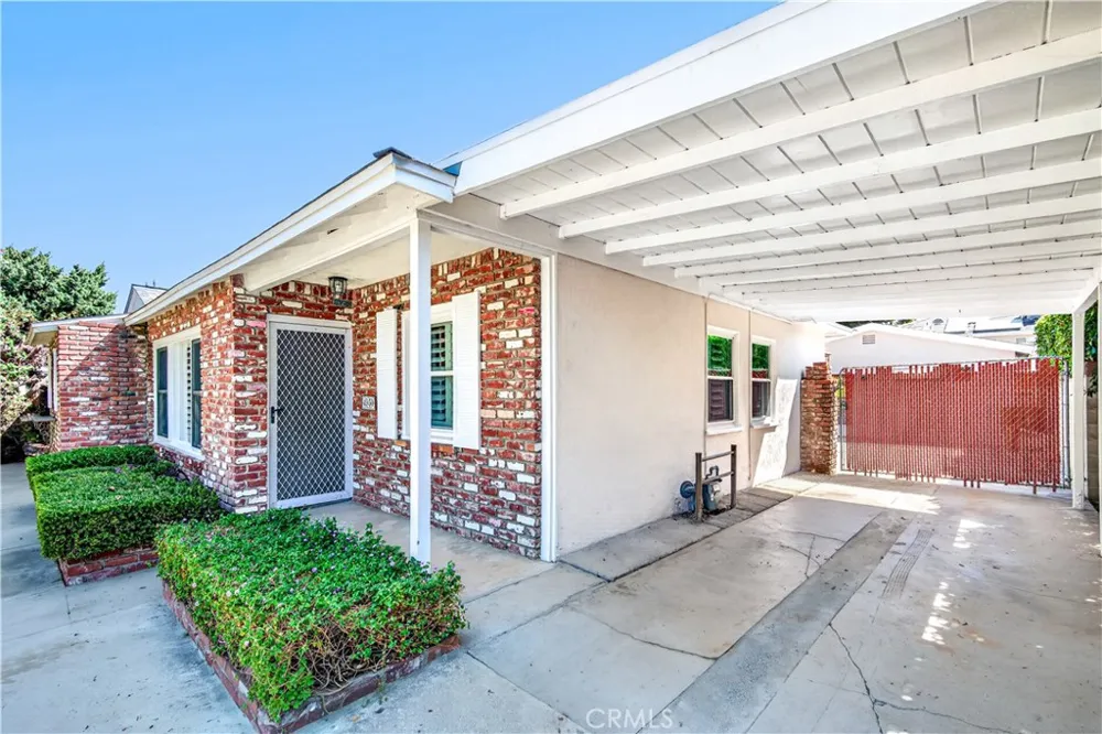 4950 Garden Grove Tarzana, CA 91356