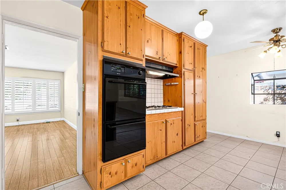 4950 Garden Grove Tarzana, CA 91356