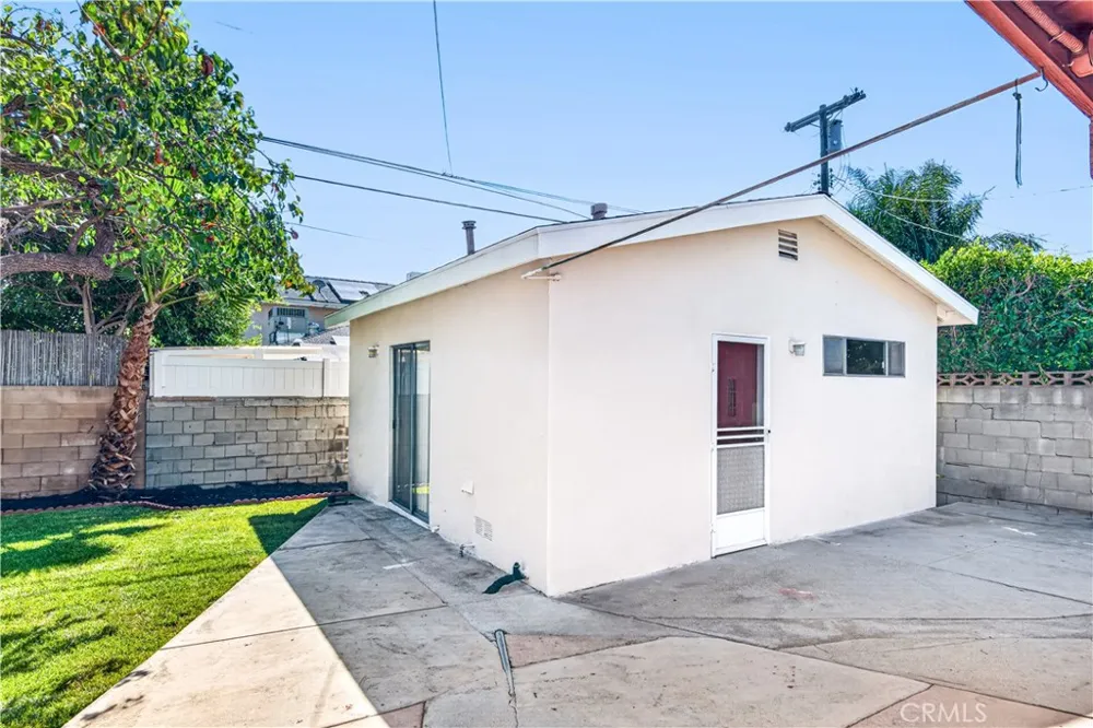 4950 Garden Grove Tarzana, CA 91356