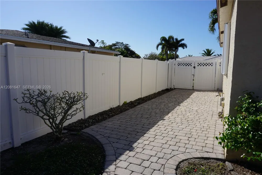 4857 Alfresco St Boca Raton, FL 33428