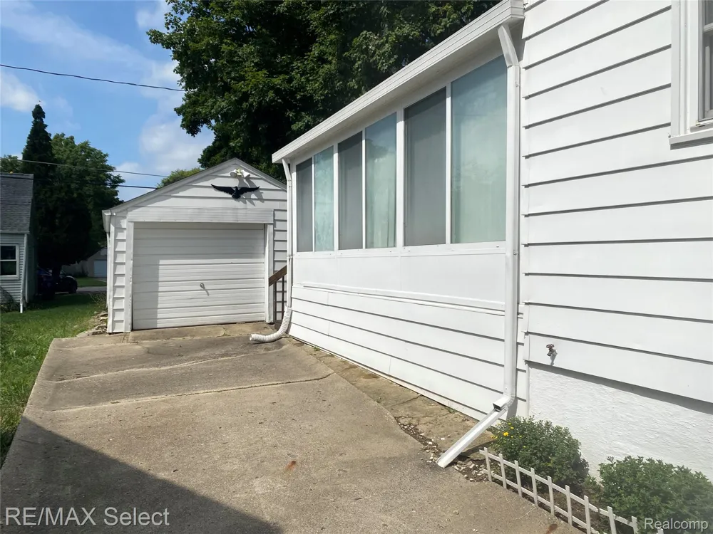 808 Mann Avenue Flint City, MI 48503