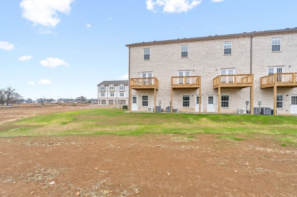 3350 Allen Rd #14L Clarksville, TN 37042