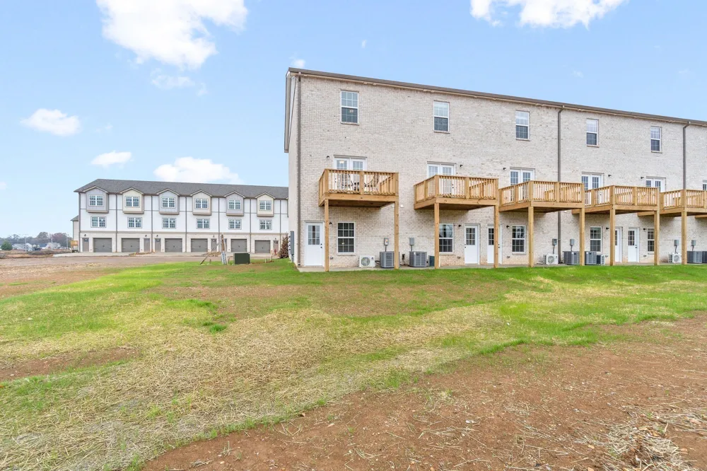 3350 Allen Rd #14L Clarksville, TN 37042