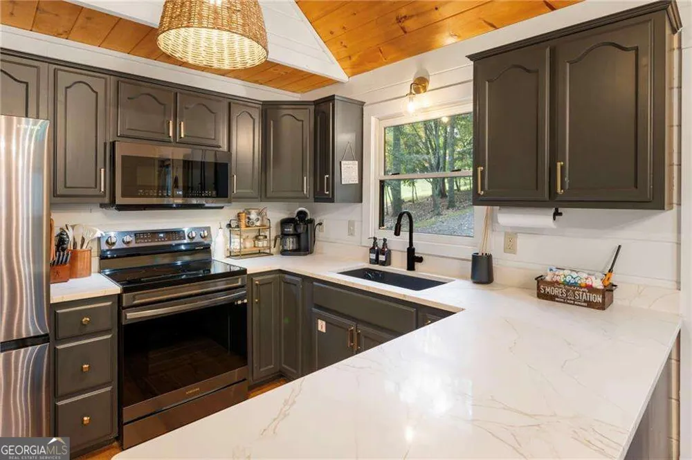 120 Brookhaven TRL Blue Ridge, GA 30513