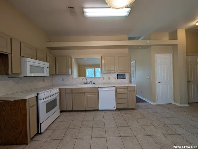 1043 RIVERTREE DR New Braunfels, TX 78130
