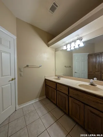 1043 RIVERTREE DR New Braunfels, TX 78130