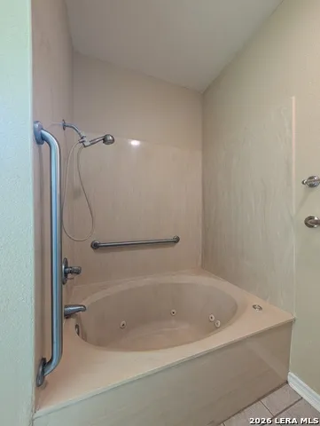 1043 RIVERTREE DR New Braunfels, TX 78130