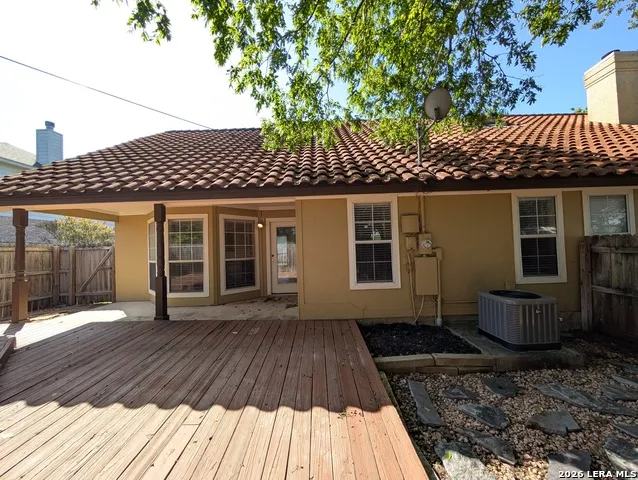 1043 RIVERTREE DR New Braunfels, TX 78130