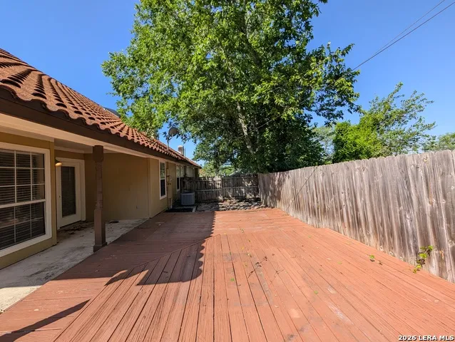 1043 RIVERTREE DR New Braunfels, TX 78130