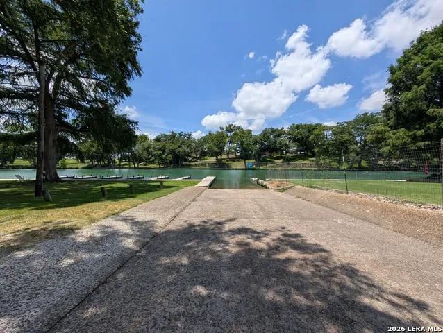 1043 RIVERTREE DR New Braunfels, TX 78130