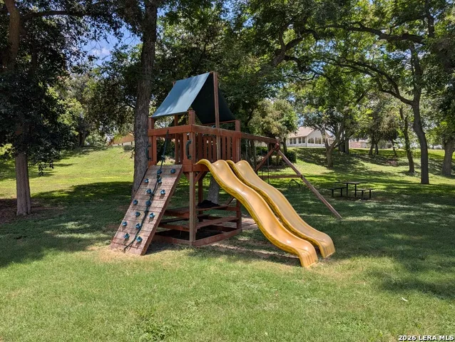 1043 RIVERTREE DR New Braunfels, TX 78130