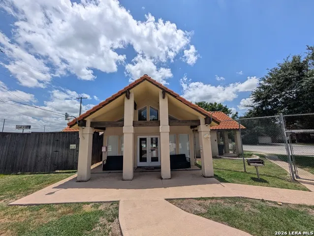 1043 RIVERTREE DR New Braunfels, TX 78130