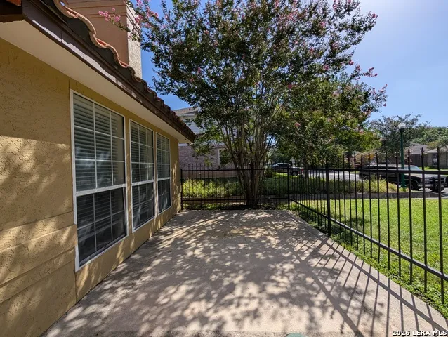 1043 RIVERTREE DR New Braunfels, TX 78130