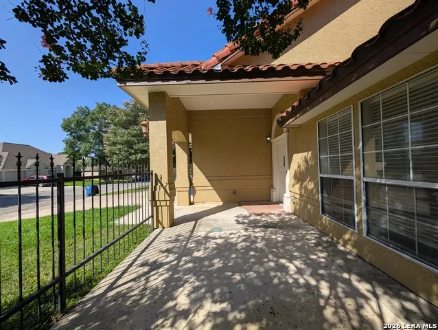 1043 RIVERTREE DR New Braunfels, TX 78130