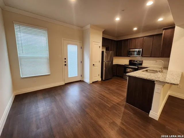 338 UNTERMAIER ST New Braunfels, TX 78130