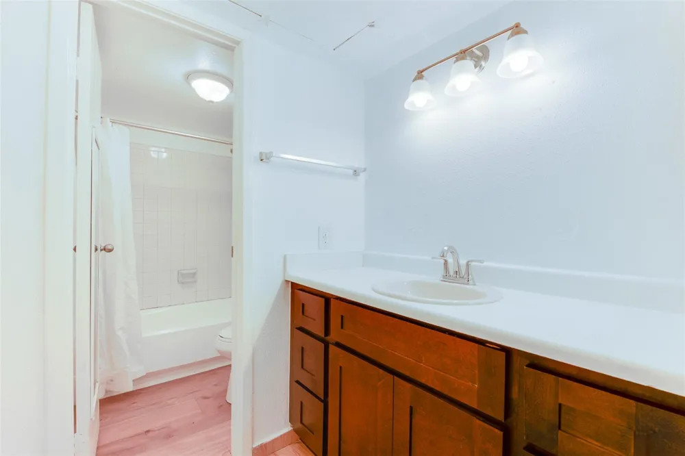2021 Spenwick Drive #724 Houston, TX 77055