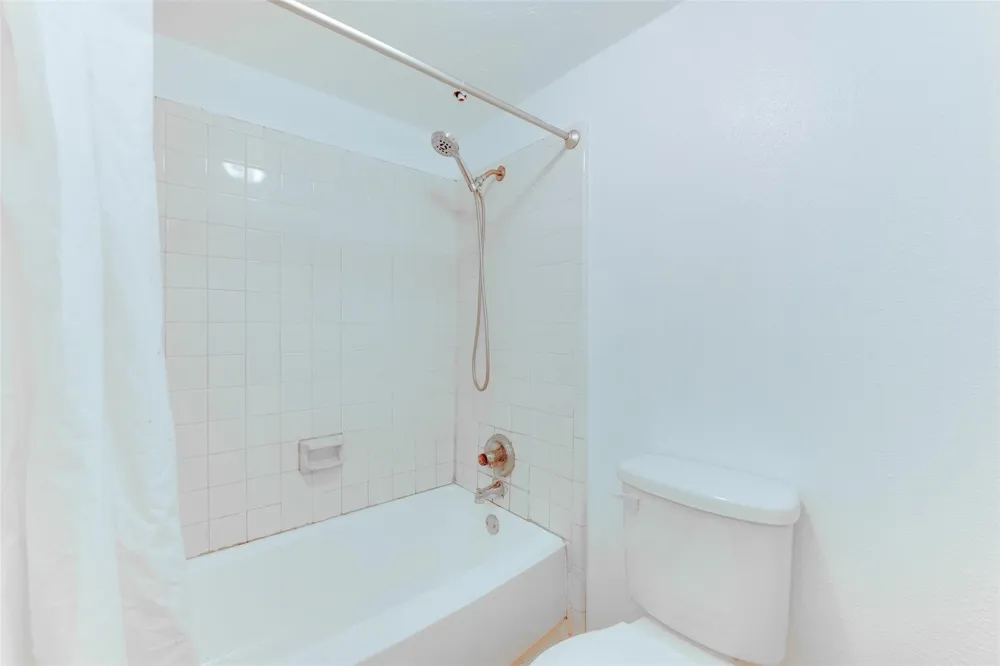 2021 Spenwick Drive #724 Houston, TX 77055