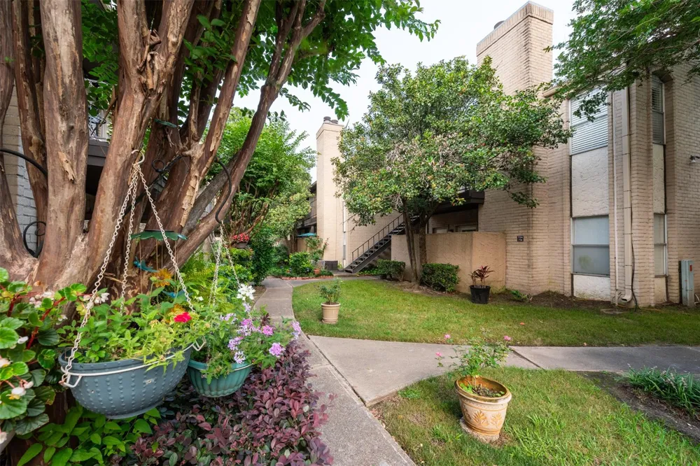2021 Spenwick Drive #724 Houston, TX 77055