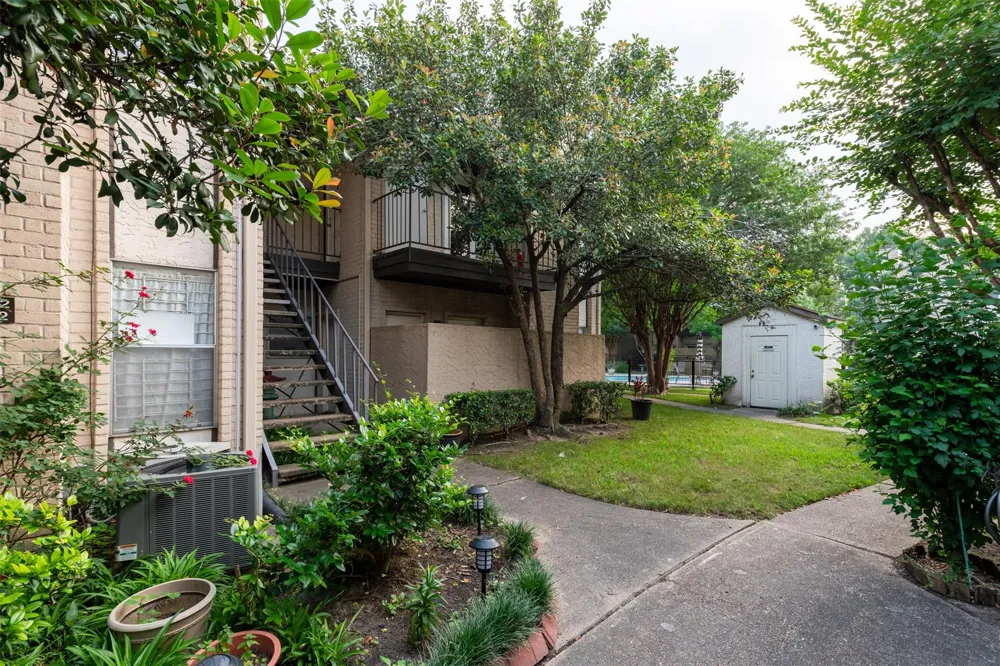 2021 Spenwick Drive #724 Houston, TX 77055