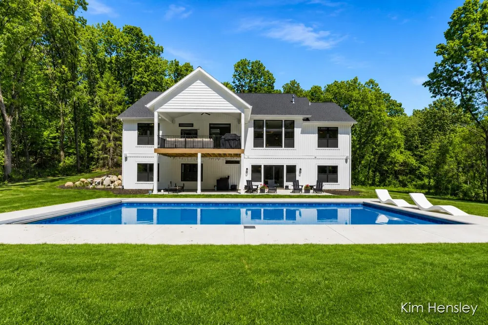 8571 Young Avenue NE Rockford, MI 49341
