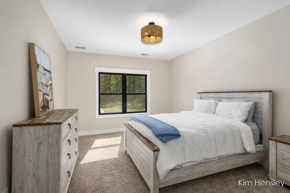 8571 Young Avenue NE Rockford, MI 49341
