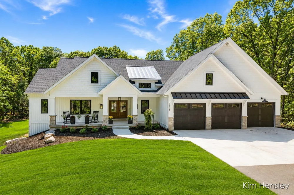 8571 Young Avenue NE Rockford, MI 49341