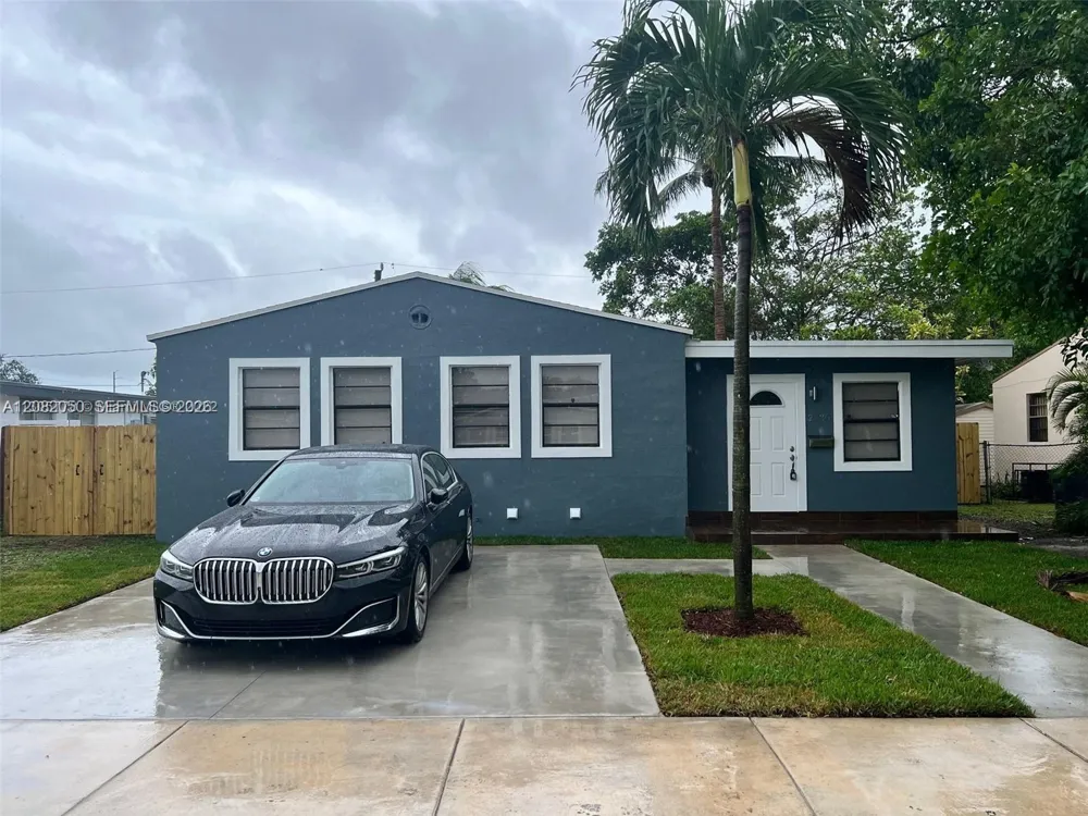 2130 Funston St Hollywood, FL 33020