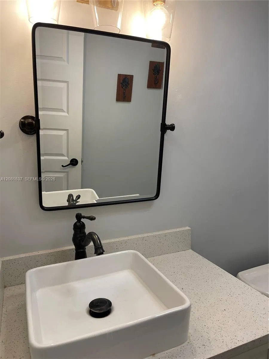 8233 Harding Ave #707 Miami Beach, FL 33141
