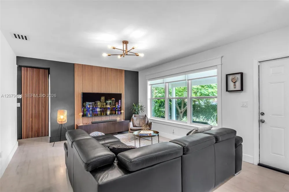 1165 NW 110th St Miami, FL 33168