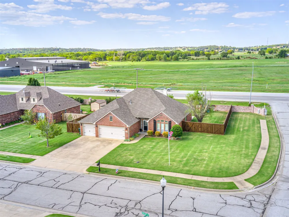 4443 Walnut Street Kiefer, OK 74041
