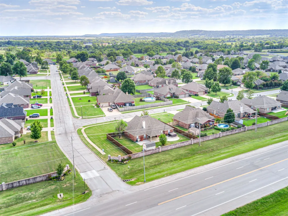 4443 Walnut Street Kiefer, OK 74041