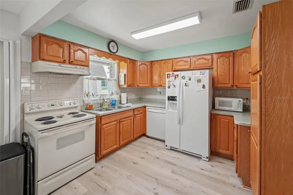 6880 LAFAYETTE #8 Pinellas Park, FL 33781