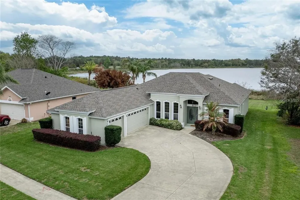3804 BAYSHORE CIRCLE Tavares, FL 32778