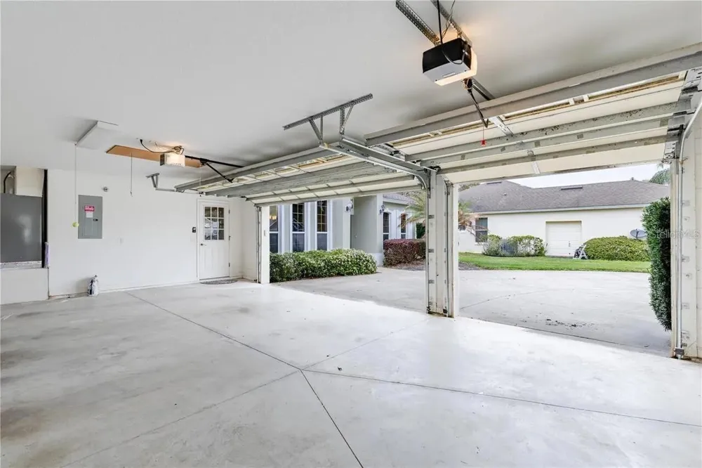 3804 BAYSHORE CIRCLE Tavares, FL 32778