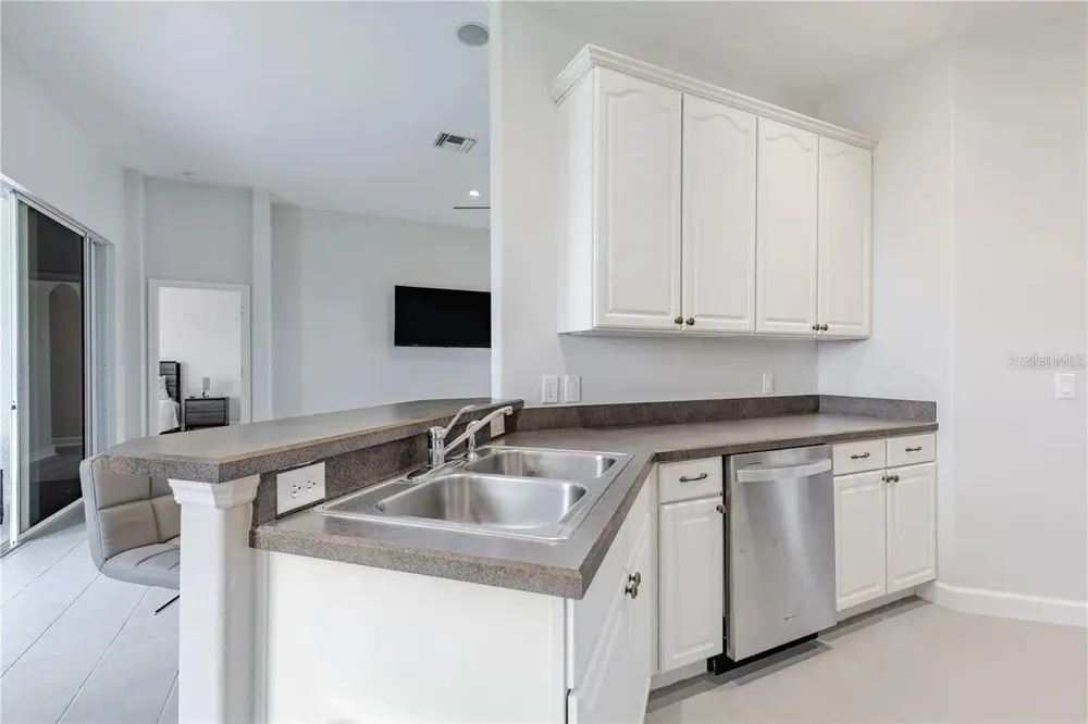 3804 BAYSHORE CIRCLE Tavares, FL 32778