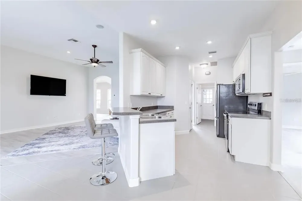3804 BAYSHORE CIRCLE Tavares, FL 32778