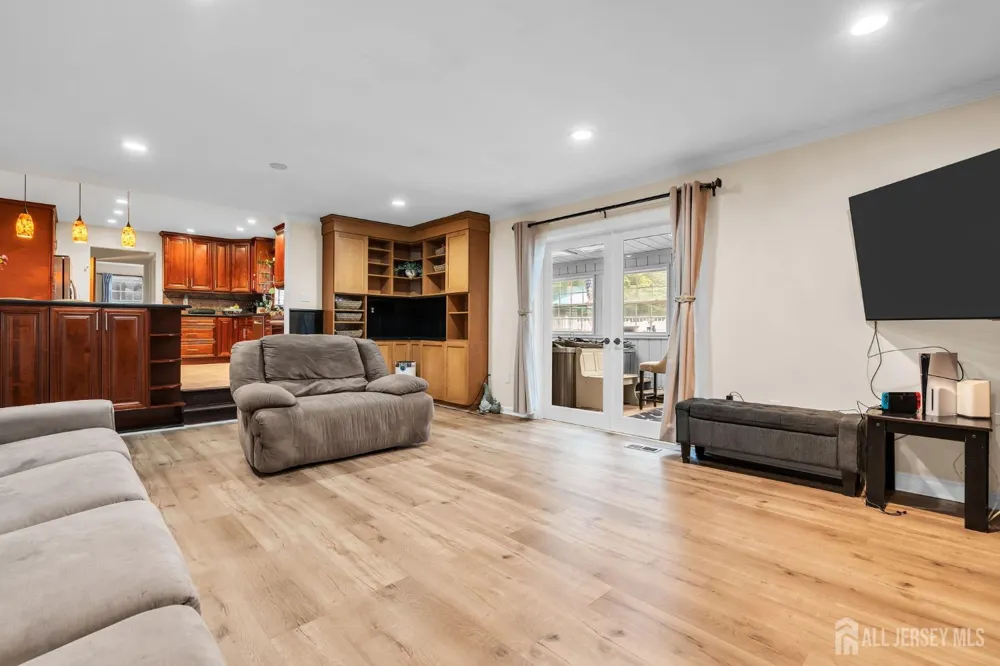 1 Macintosh Court East Brunswick, NJ 08816