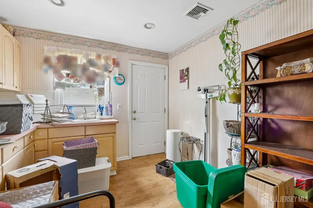 1005 Green Street Iselin, NJ 08830