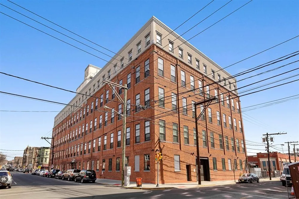 6200 HUDSON AVE West New York, NJ 07093