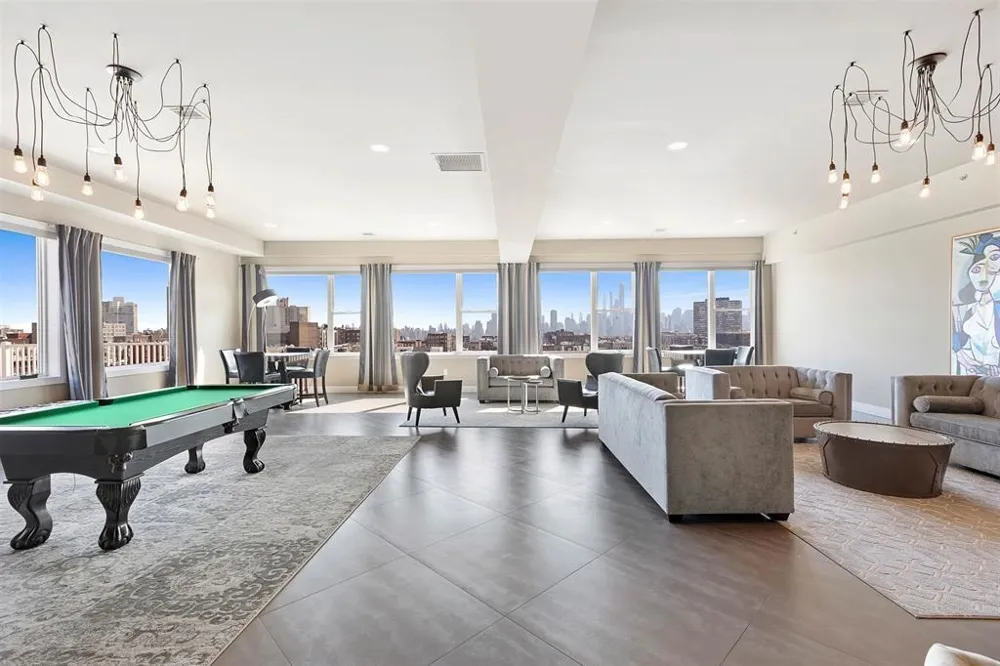 6200 HUDSON AVE West New York, NJ 07093