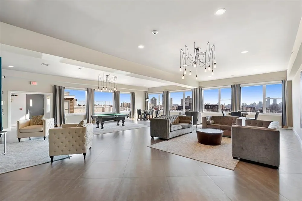 6200 HUDSON AVE West New York, NJ 07093