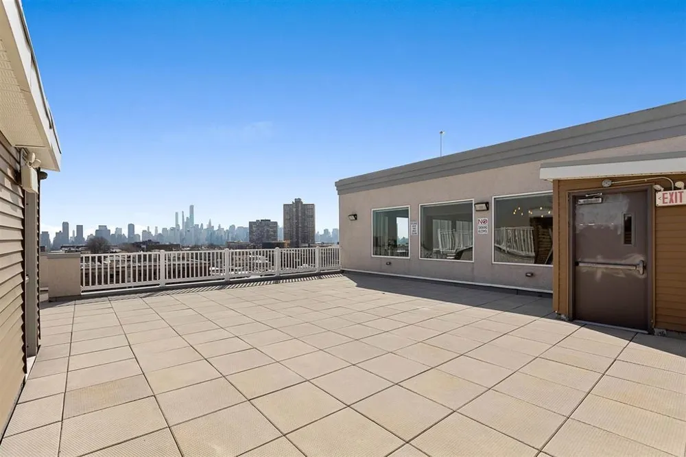 6200 HUDSON AVE West New York, NJ 07093