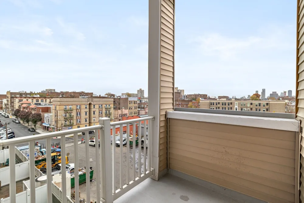 6200 HUDSON AVE West New York, NJ 07093