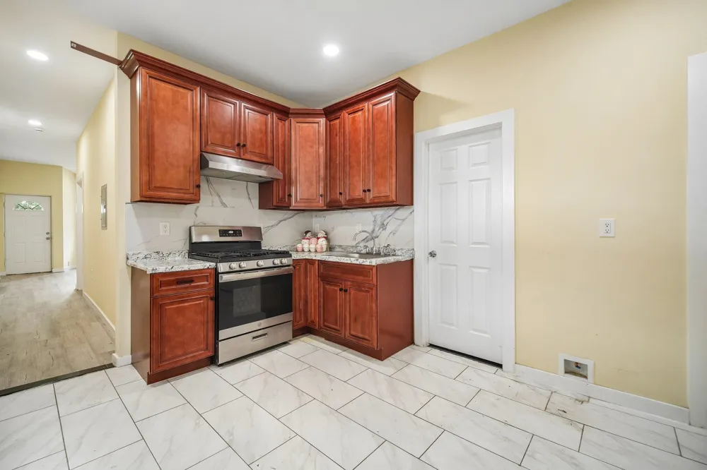 181 W 4TH ST Bayonne, NJ 07002