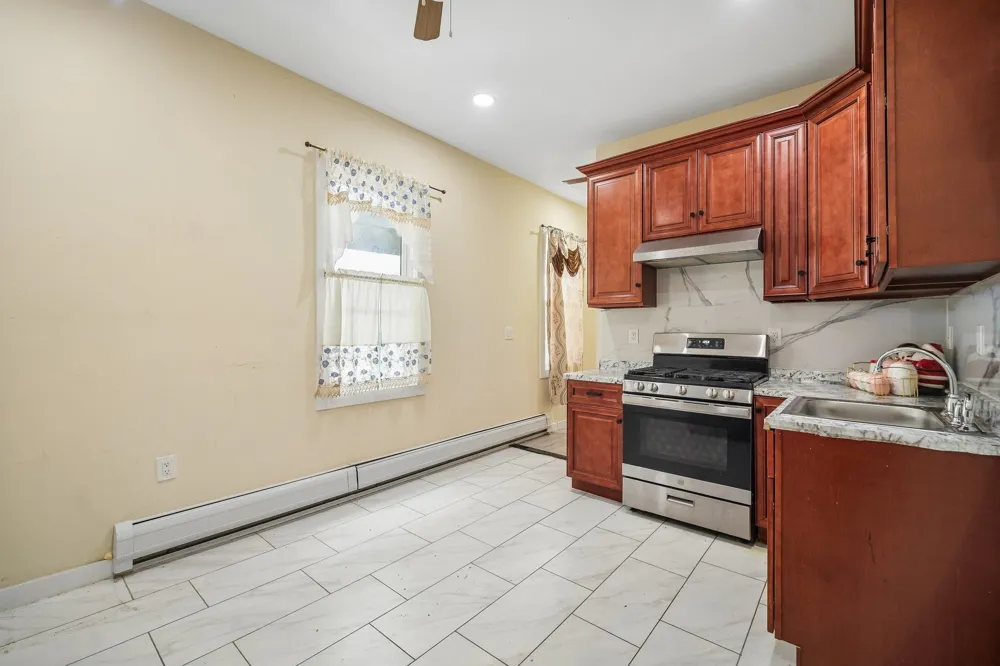 181 W 4TH ST Bayonne, NJ 07002