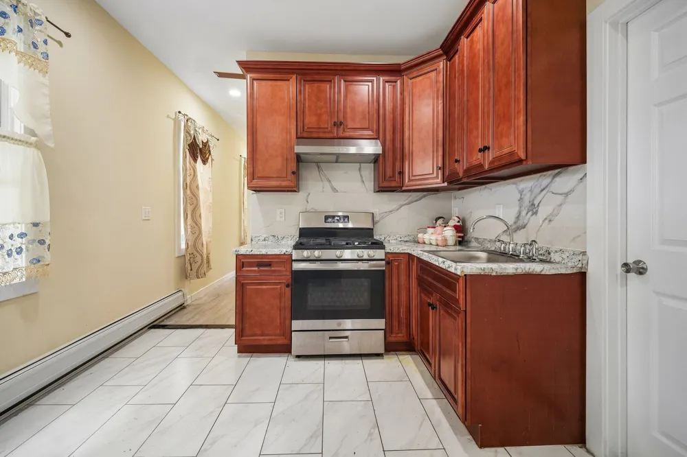 181 W 4TH ST Bayonne, NJ 07002